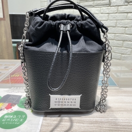 メゾンマルジェラのブラック S61WG0035 スモール 5AC Bucket バッグの買取実績です。