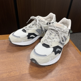 ニューバランスのホワイト スニーカー M920GWKの買取実績です。