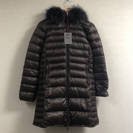 デュベティカのOciroe オチロエ ラクーンファー付きダウンコート ブラックの買取実績です。