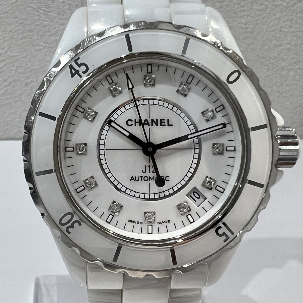 シャネルのJ12 ホワイト セラミック ステンレススティール ダイヤモンド インデックス クォーツ時計 H5703の買取実績です。