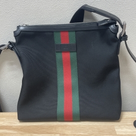 グッチの38711 シェリーライン ショルダーバッグの買取実績です。