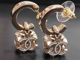 CHANEL❤️シャネル ココマーク ピアス スイング フープ コメなし 箱あり CHANEL シャネル フープピアス ココマーク ラインストーン