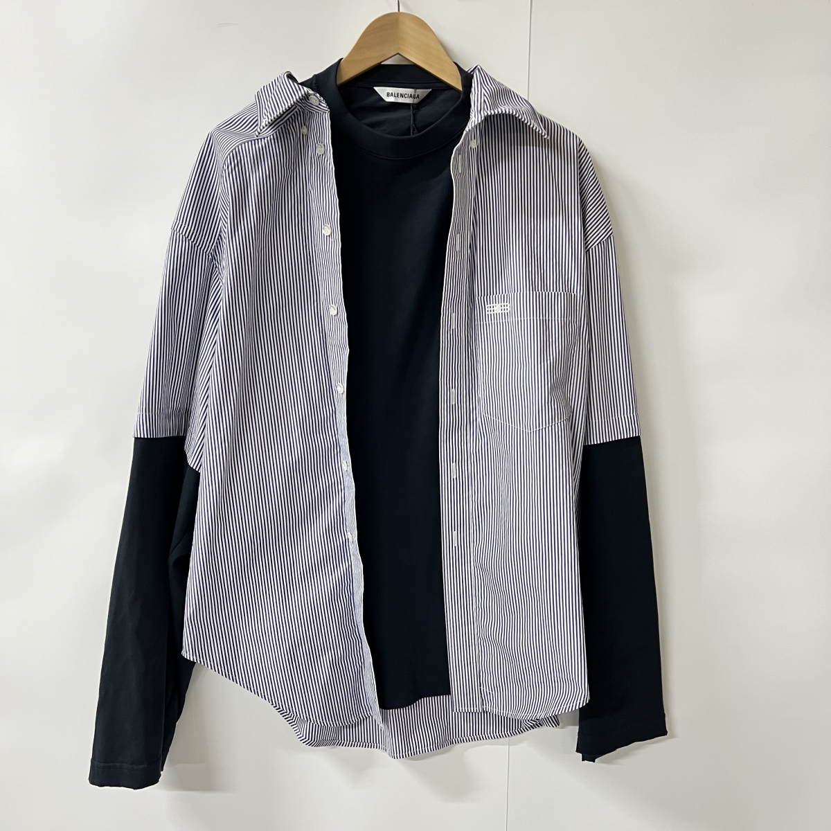 バレンシアガの21年製 ブルー×ホワイト BB ICON TROMPE LOEIL オープンカラーシャツの買取実績です。