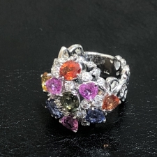 神戸三宮店にて、ダイヤモンドとファンシーサファイアが装飾されたK18WGの指輪を高価買取いたしました。状態は通常使用感のお品物です。