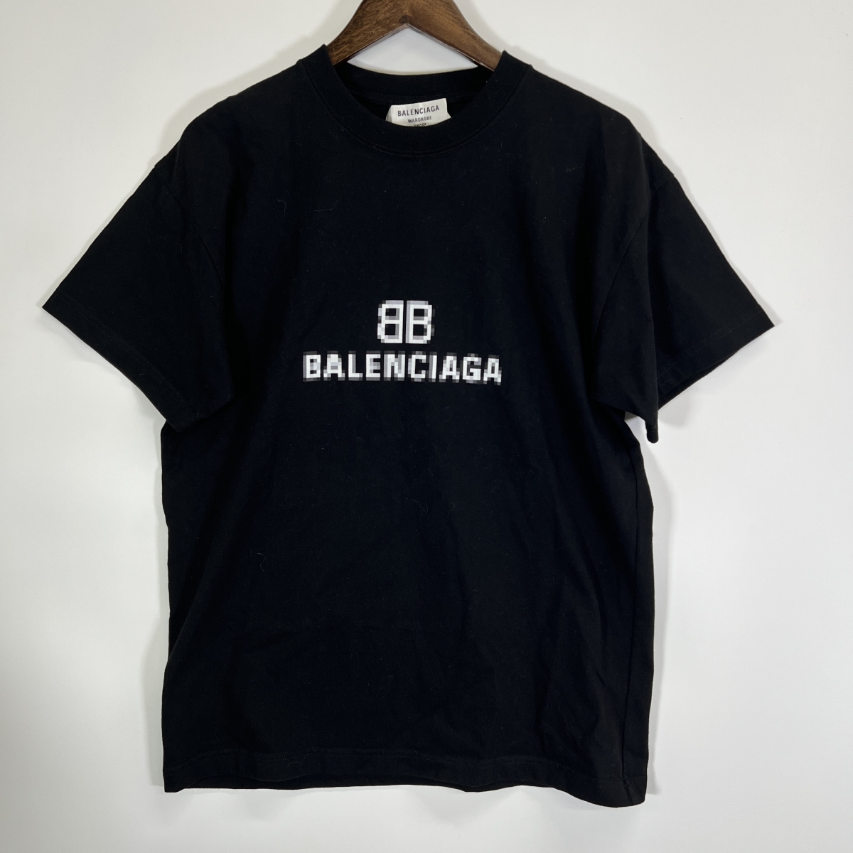 バレンシアガの21SS ブラック ピクセル ロゴTシャツ 612966の買取実績です。