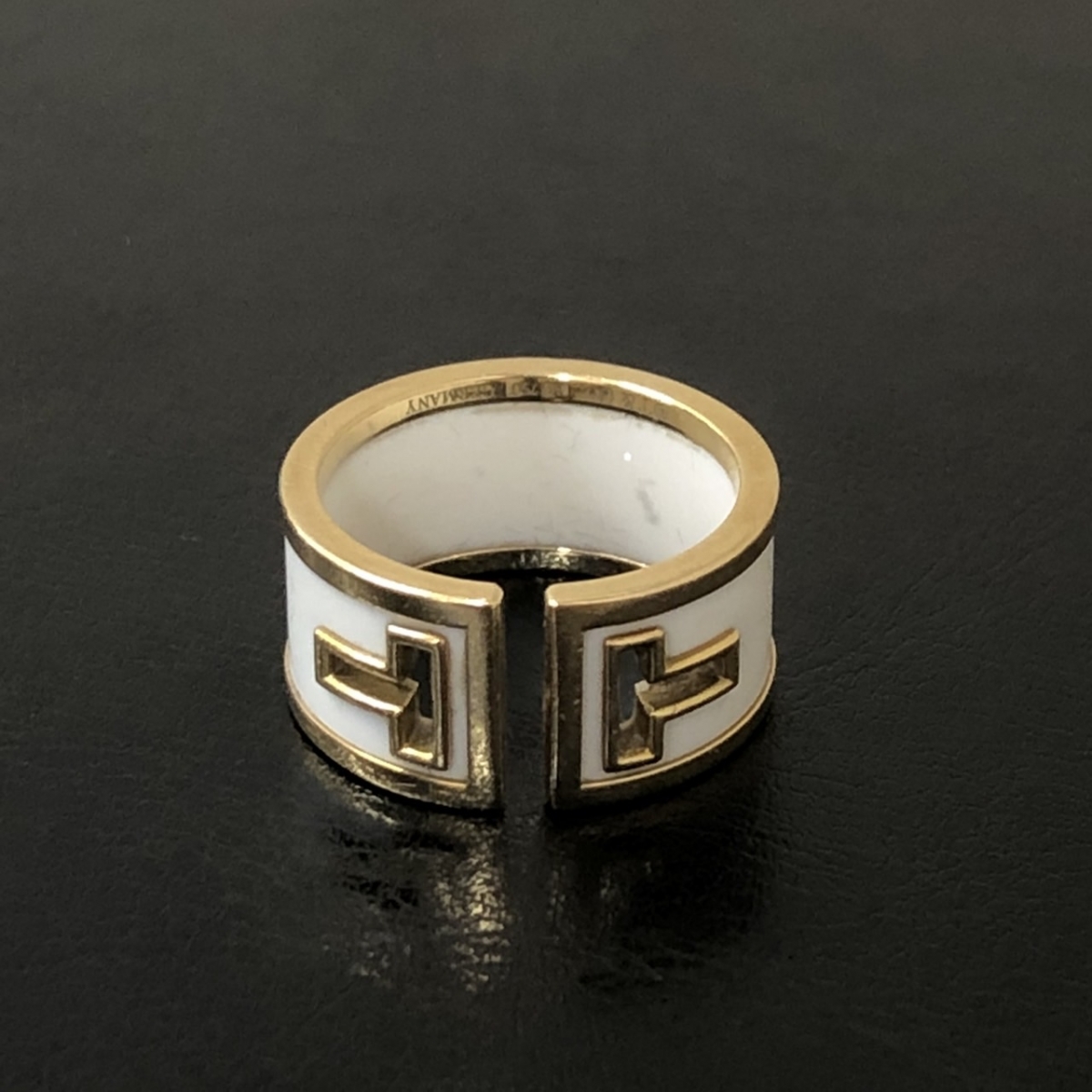 ティファニーのK18YG(750) イエローゴールド×ホワイトセラミック Tカットアウトリング・指輪の買取実績です。