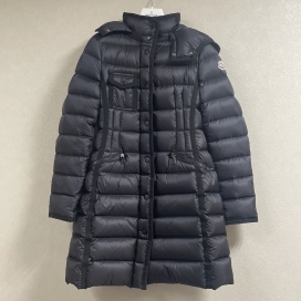モンクレールの17年製 HERMINE ダウンコートの買取実績です。