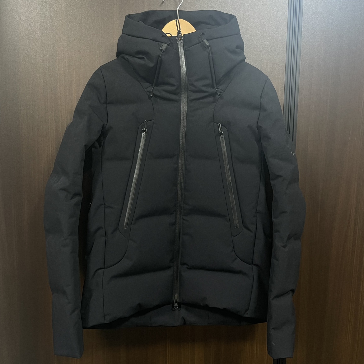 ADAM ET ROPE' 水沢ダウン「MOUNTAINEER」別注モデル DESCENTE