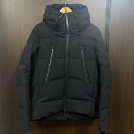 水沢ダウン(デサント)のアダムエロペ別注 マウンテニア D0R-G9714の買取実績です。