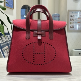 エルメスのルージュアッシュレッド □C刻 フードゥー ハンドバッグの買取実績です。