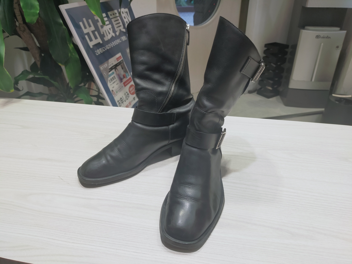 渋谷店にてシャネルのG27805、サイドジップのエンジニアブーツを