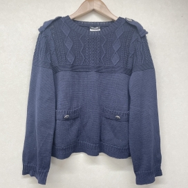 シャネルのネイビー P53666K06997 ココマークボタン 切り替えデザインニットセーターの買取実績です。