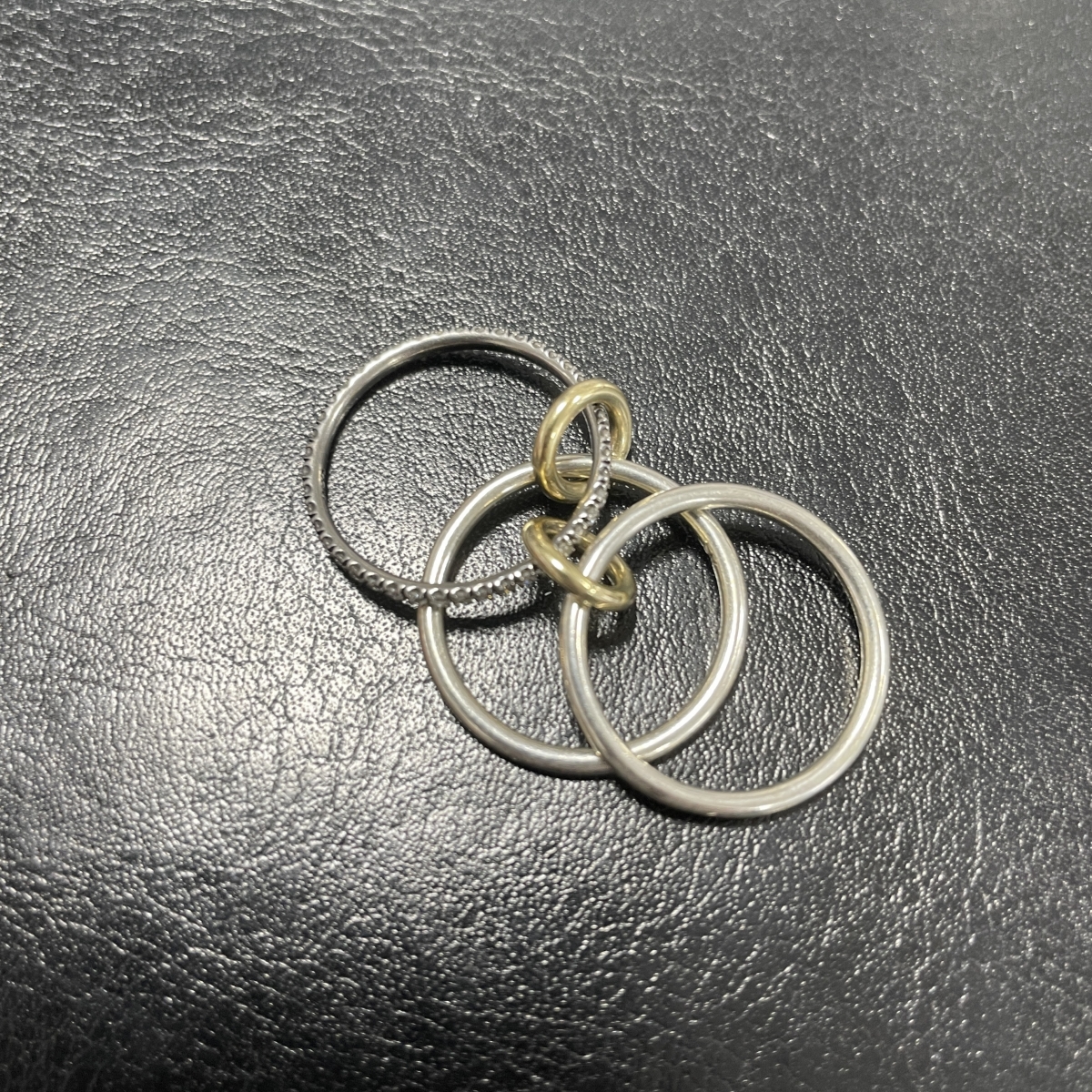 心斎橋店で、スピネッリキルコリンの925素材と18金を使用したダイヤ 