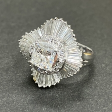 エコスタイル銀座本店で、Pt900素材のダイヤモンド1.313ctと1.64ctのリングを買取いたしました。状態は