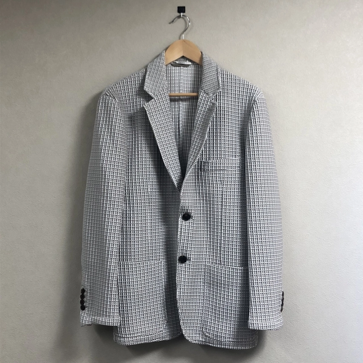 神戸三宮店にて、エルメスのエンボス加工総柄テーラードジャケット・G19956を高価買取いたしました。状態は綺麗な状態のお品物です。