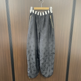 シャネルの23年クルーズコレクション シルク ブラック ココマーク ロゴパンツ 23CP74050V65774の買取実績です。