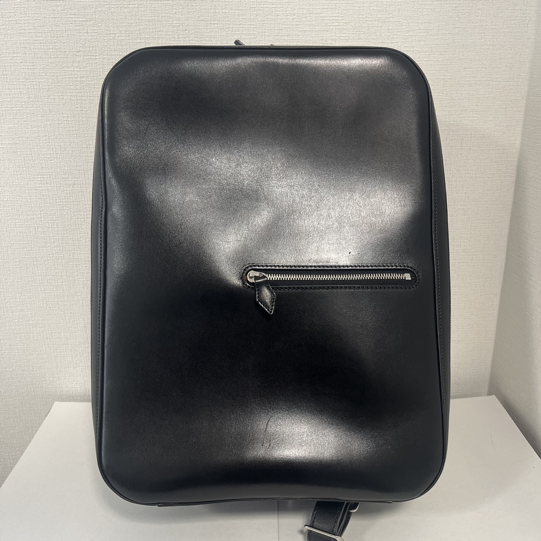 心斎橋で万双を買取。ブラックの双鞣和地のビジネスリュックを買取まし