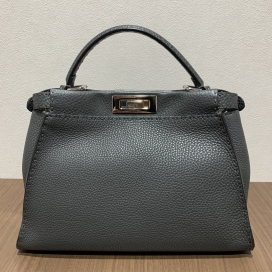 フェンディの8BN290 ピーカブー レギュラーセレリア ミディアム 2WAYハンドバッグの買取実績です。