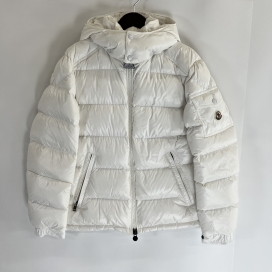 モンクレールの23AW ホワイト マヤ ダウンジャケットの買取実績です。