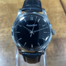 心斎橋店で、IWCのステンレス素材の手巻き時計シャウハウゼンを買取しました。状態は目立つ傷、汚れ、使用感のある中古品です。