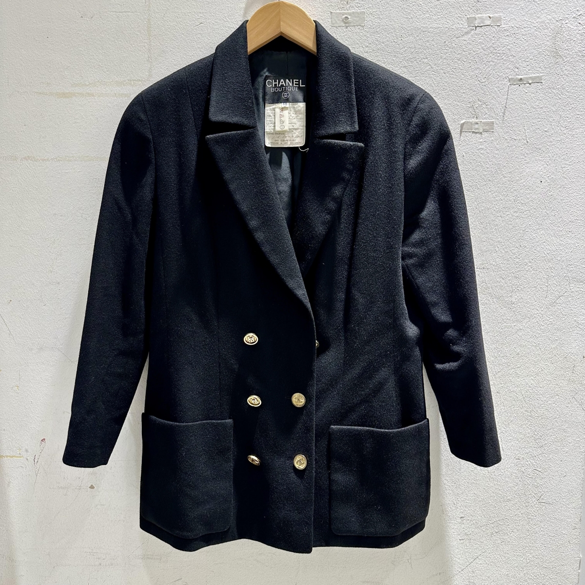 渋谷店で、シャネルのカシミヤ100%、ビンテージダブルジャケットを買取 