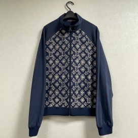 ルイヴィトンの23AW 1ABJEQ テクニカルコットンジップタンクトップの買取実績です。