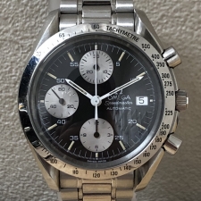神戸三宮店で、オメガのスピードマスターの黒文字盤、自動巻きの腕時計、3511.50を買取ました。状態は若干の使用感がある中古品です。
