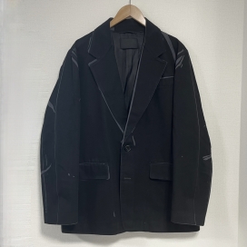 プラダの18AW ブラック トライアングルロゴ 切り替え2Bジャケットの買取実績です。