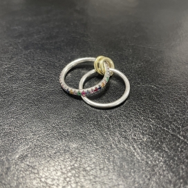 スピネッリ キルコリンのロンハーマン別注 SV925×18KYG マルチカラーサファイア Marigold Ring/2連リングの買取実績です。