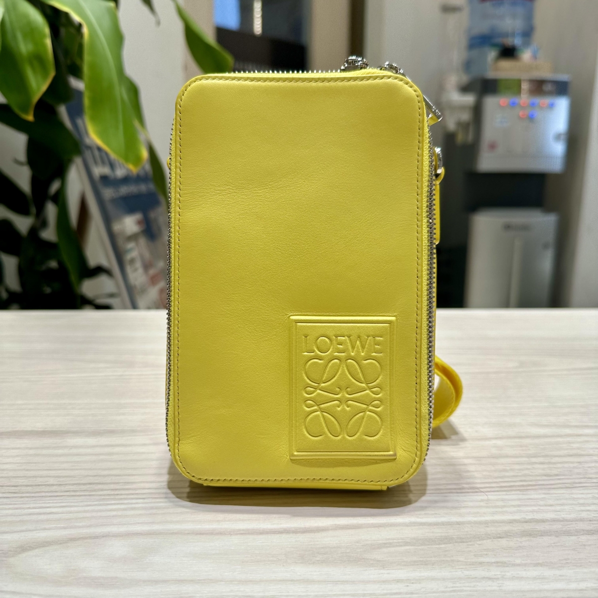 LOEWE バーティカルクロスボディポケット LOEWE】ロエベ 人気 バーティカル クロスボディポケット (LOEWE