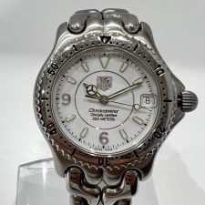 浜松入野店で、タグホイヤーのセルシリーズのクロノメーター自動巻き腕時計、WG5213-POを買取ました。状態は若干の使用感がある中古品です。