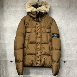 ストーンアイランドのFUR GARMENT DYED DOWN ダウンブルゾンジャケット 611504723の買取実績です。