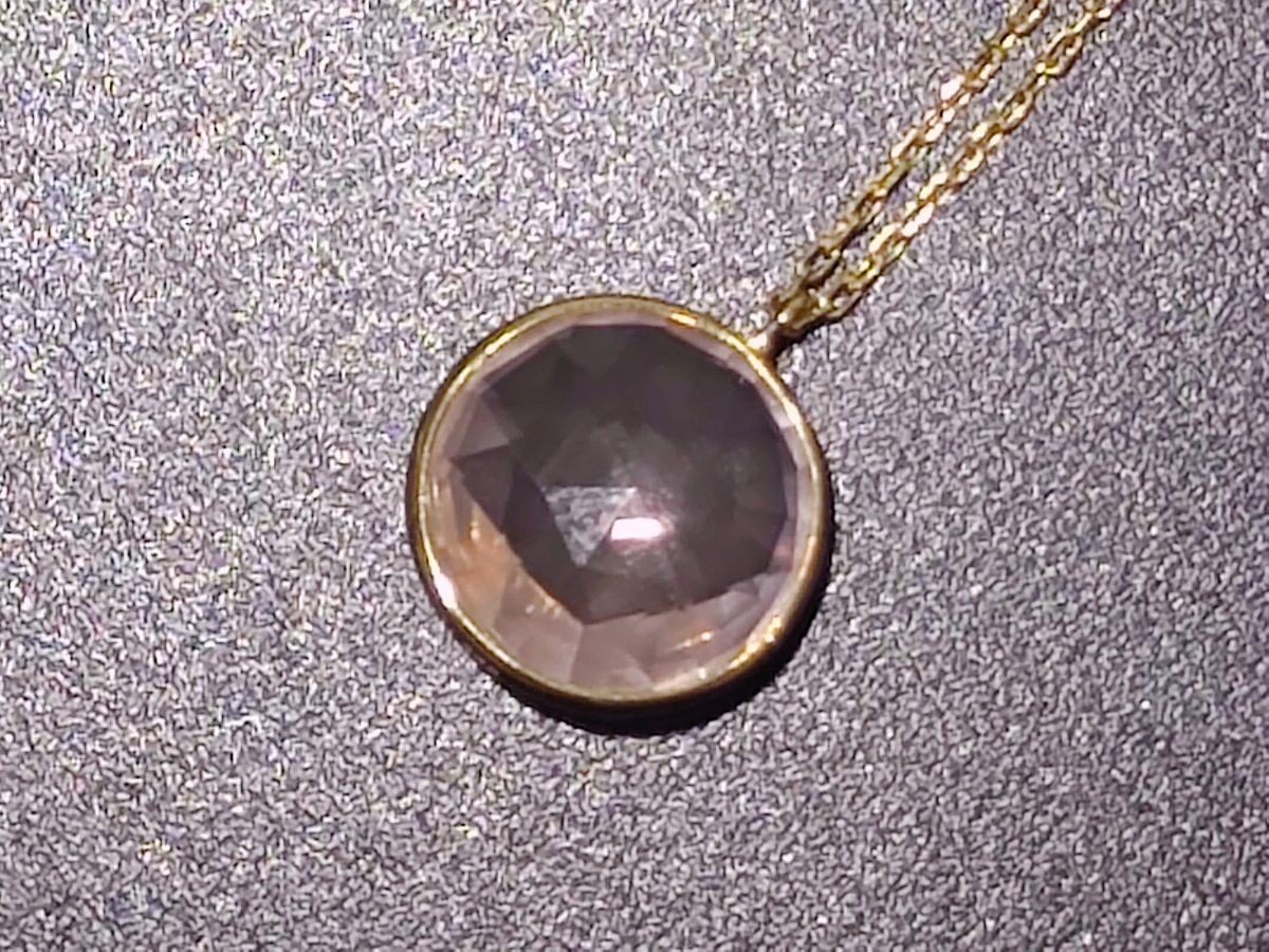 新宿店で、マリハの人気シリーズであるプリズムからローズクォーツを  