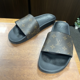 ルイヴィトンのモノグラム ウォーターフロントライン ミュールサンダルの買取実績です。