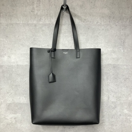 サンローランのレザー SHOPPING BAG HOLD トートバッグ 676657の買取実績です。