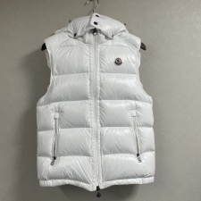 モンクレール 22年 ホワイト BORMES GILET BORMES VEST　ダウンベスト 買取実績です。