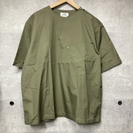 エルメスのショルダージップ ポケット付き セリエボタンシャツの買取実績です。