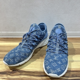 ルイヴィトンのファストレーンライン モノグラム デニムスニーカーの買取実績です。