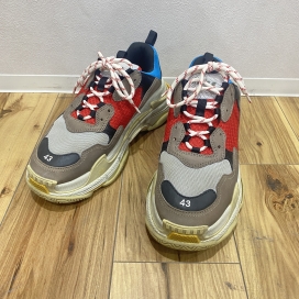 バレンシアガのトリプルエス ローカット ダッドスニーカー 533883の買取実績です。