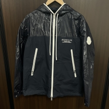 モンクレール 21年 ネイビー VAUGIRARD マウンテンパーカ 買取実績です。
