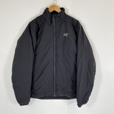 浜松入野店でアークテリクスのブラックカラーのヘビーウェイトジャケットのアトムを買取ました。状態は若干の使用感がある中古品です。