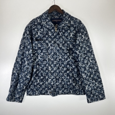 浜松入野店で、ルイヴィトンの23年秋冬モデルのモノグラムデニムワークジャケット、1ABJAPを買取ました。状態は綺麗な状態の中古美品です。