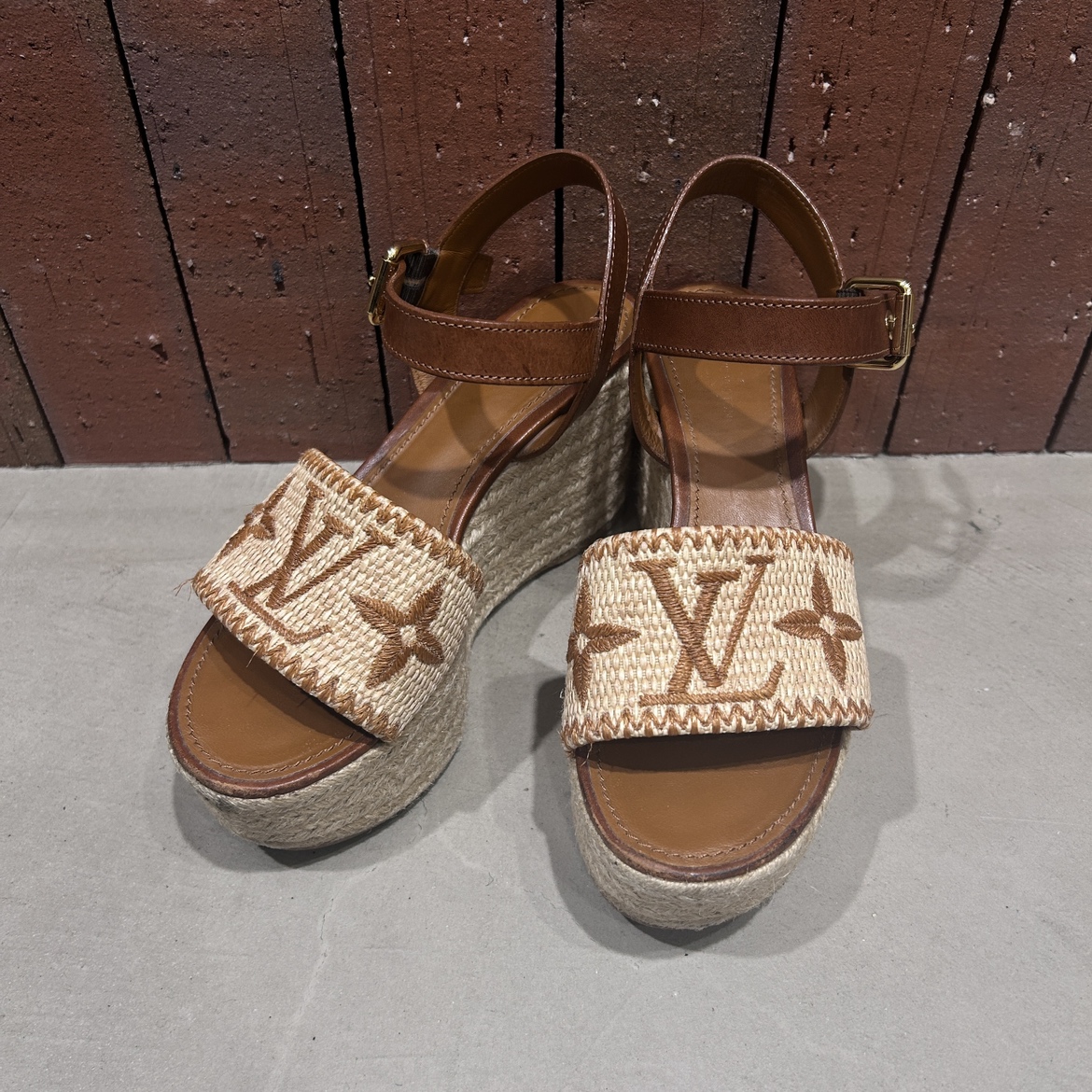 ヴィトンウェッジソールサンダル