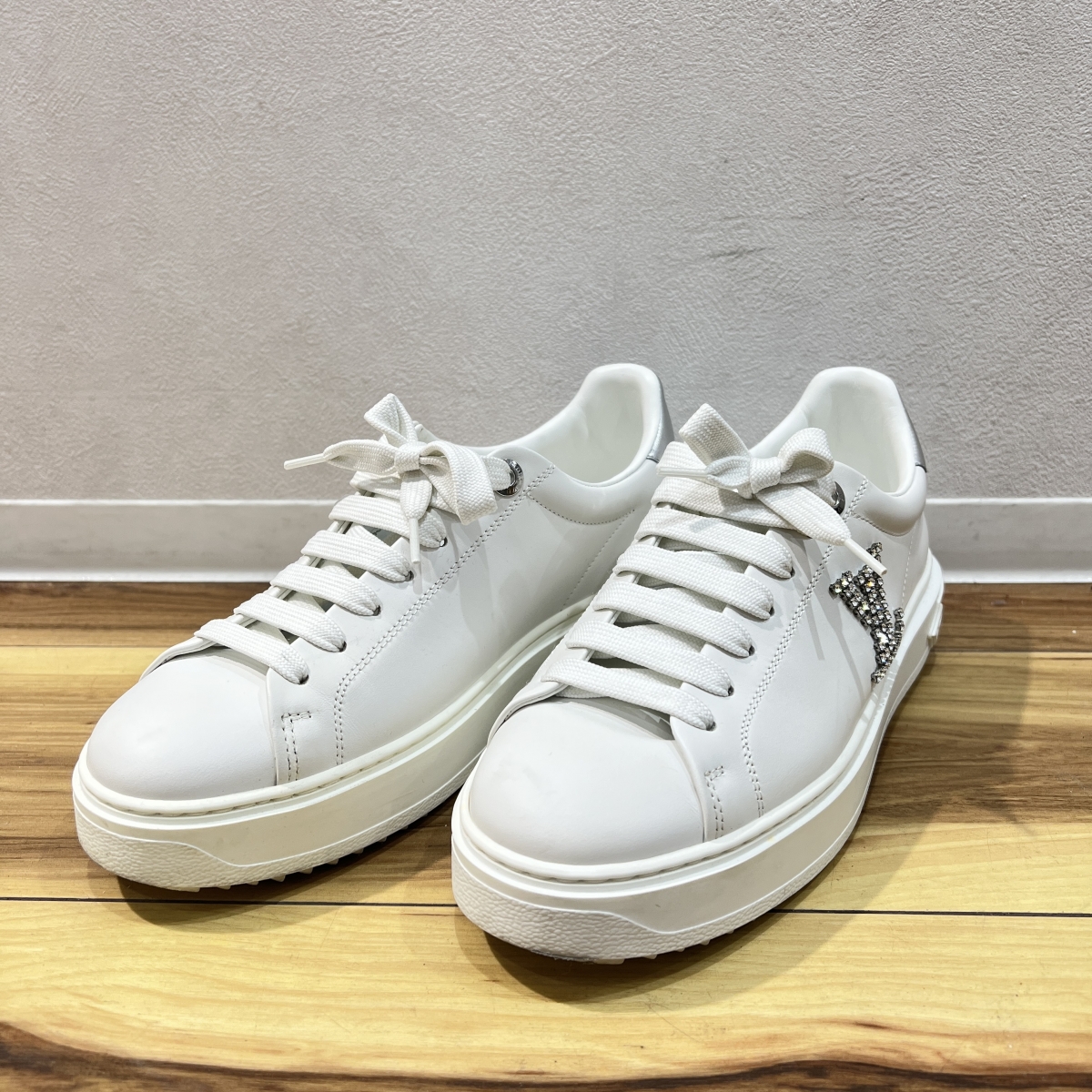 Louis Vuitton ホワイト スニーカー ◇人気を誇る1足◇ルイヴィトン スニーカー コピー 白 LOUIS VUITTON