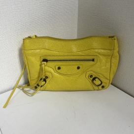 バレンシアガのイエロー クラシックポーチ 110481の買取実績です。