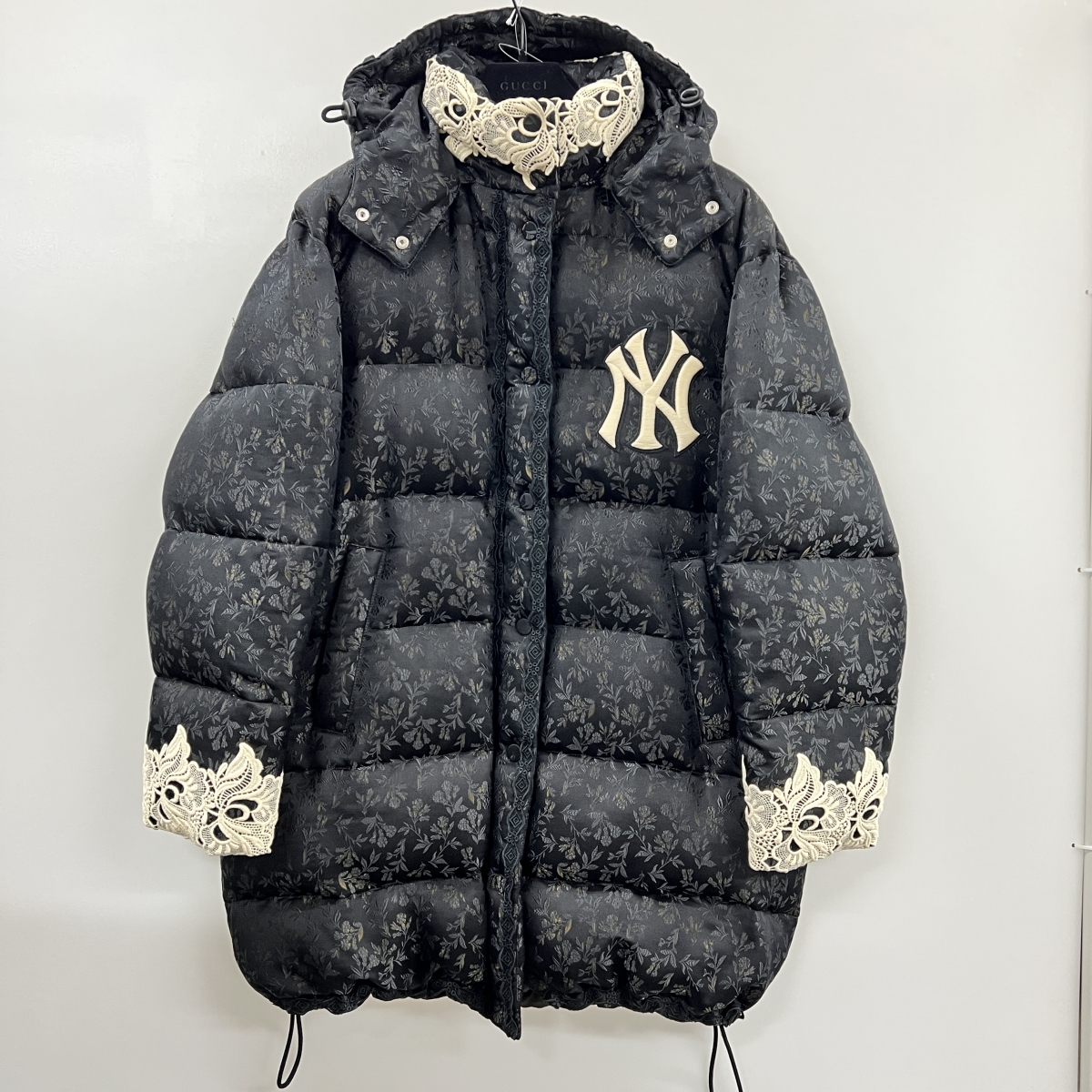 グッチを浜松で買取。ヤンキースコラボのレースダウンコート