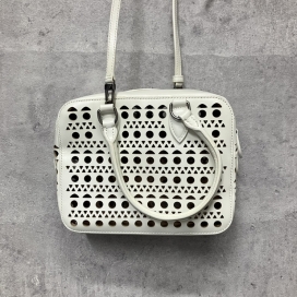アライアのレザー カットワーク 2way ハンドバッグの買取実績です。