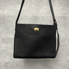 エンダースキーマ ブラック カウレザー ツイストバックルバッグ Sサイズ ショルダーバッグ サコッシュ 買取実績です。