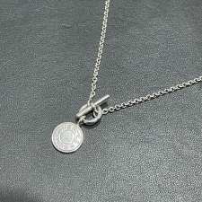 浜松入野店で、エルメスの925素材のセリエネックレスを買取ました。状態は若干の使用感がある中古品です。