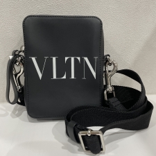 ヴァレンティノ ブラック VLTNロゴ レザー スモール ショルダーバッグ 買取実績です。